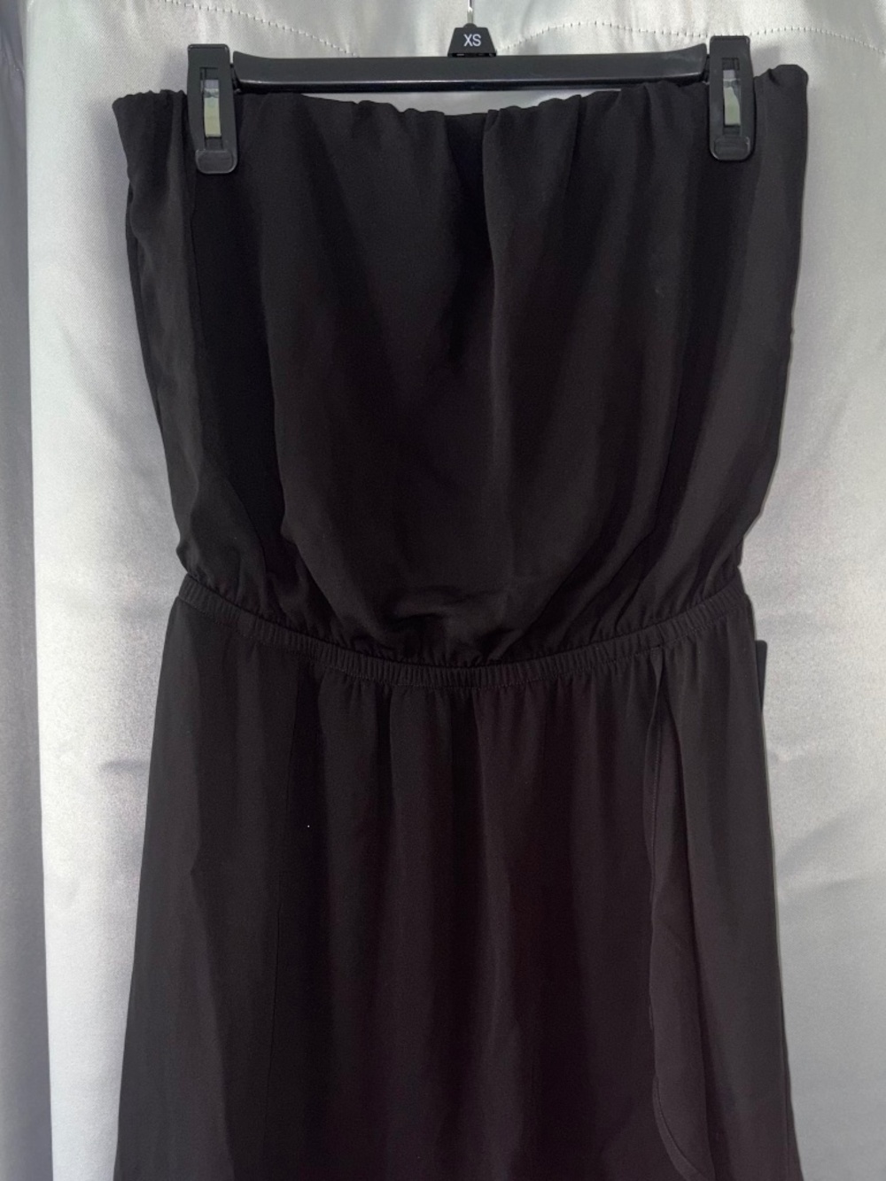 Black sleeveless dress